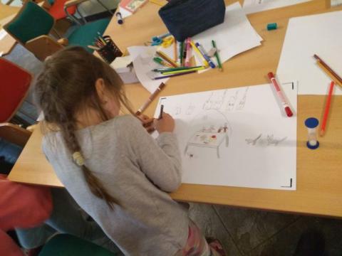 Malá ilustrátorka při práci Malá ilustrátorka při práci