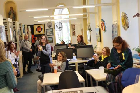 Vernisáž výstavy Tvoříme Jabok - návštěvníci vernisáže ""