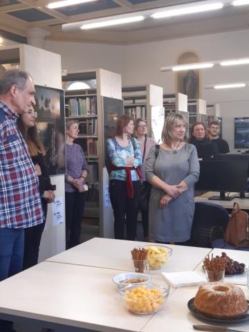 Návštěvníci vernisáže Návštěvníci vernisáže